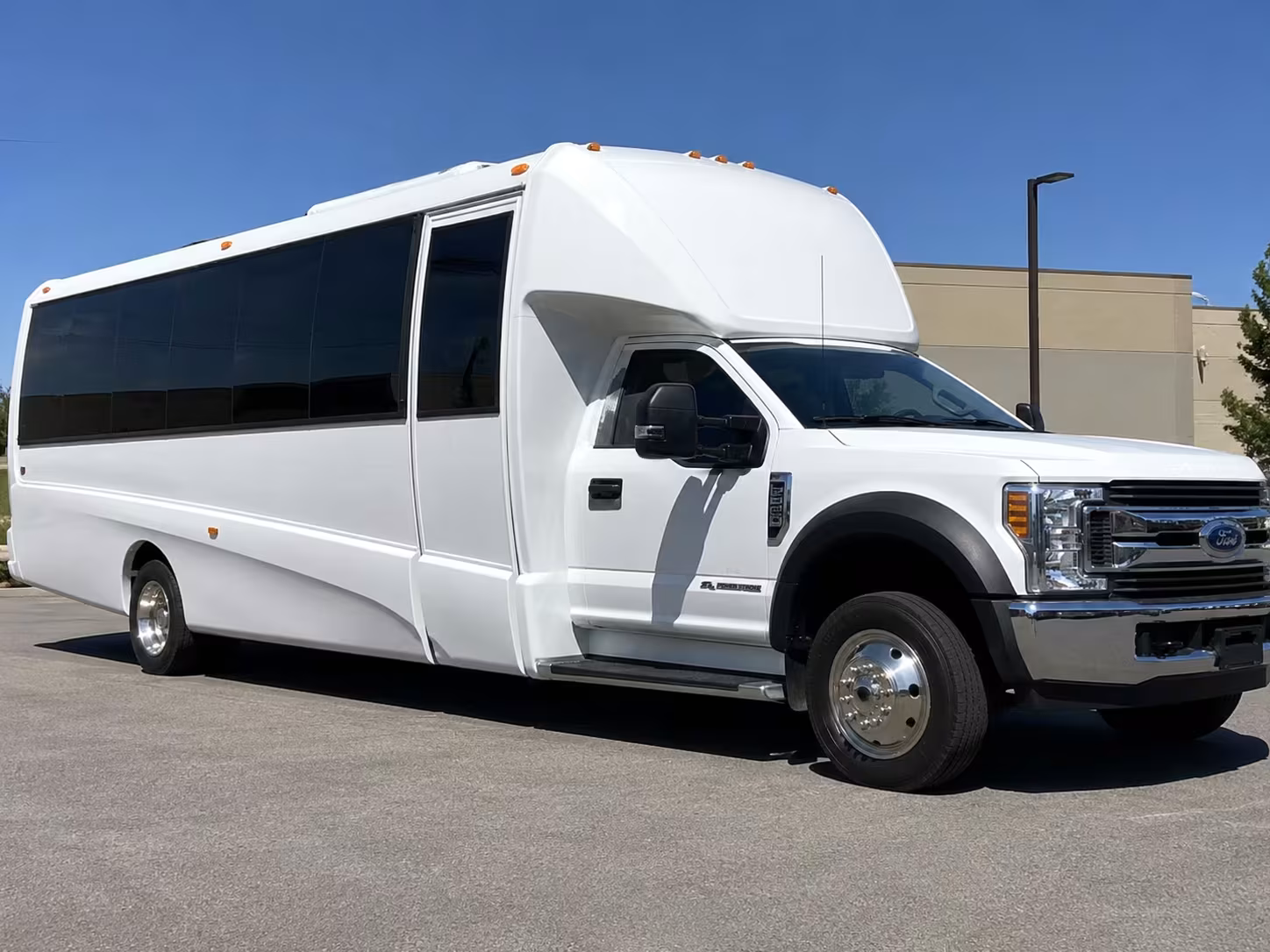 corporate airport minibus rentals in brooklyn